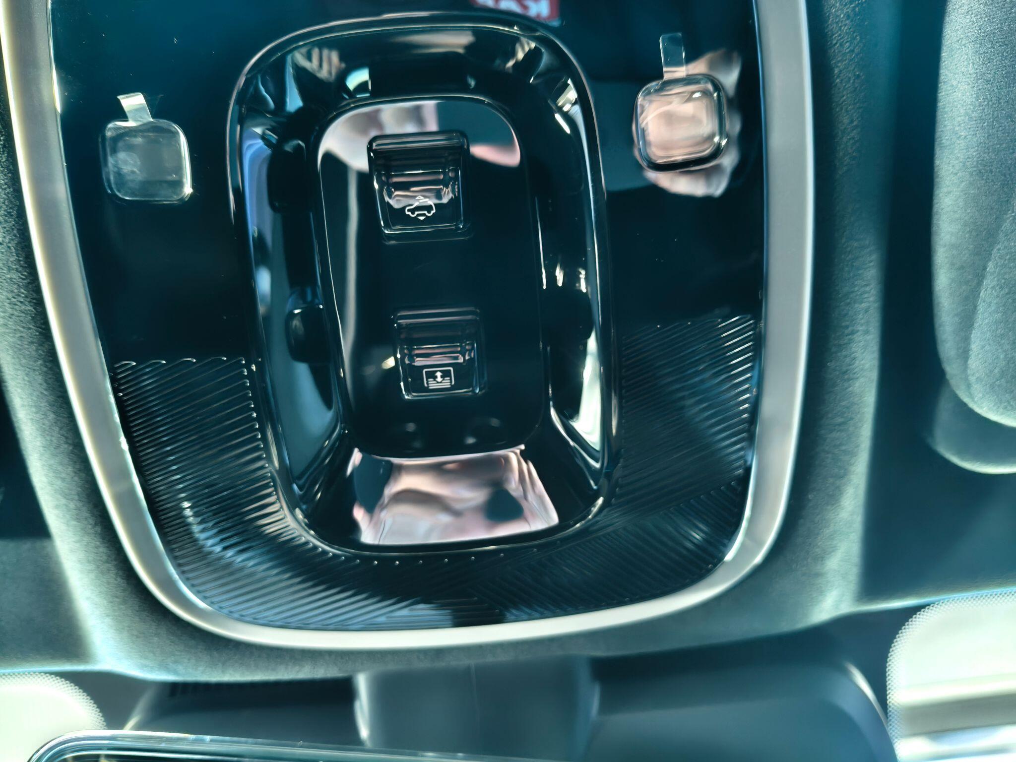 Large vehicle image